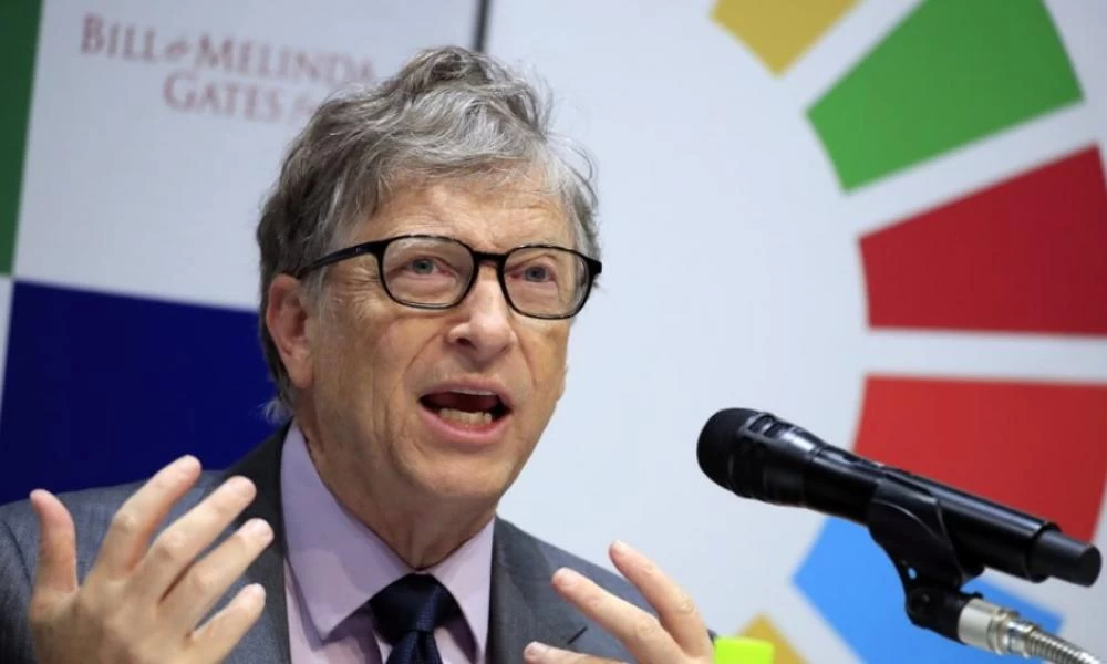 Γιατί ο Γκέιτς προβλέπει «μάχη» με τον κορονοϊό έως το τέλος του 2022